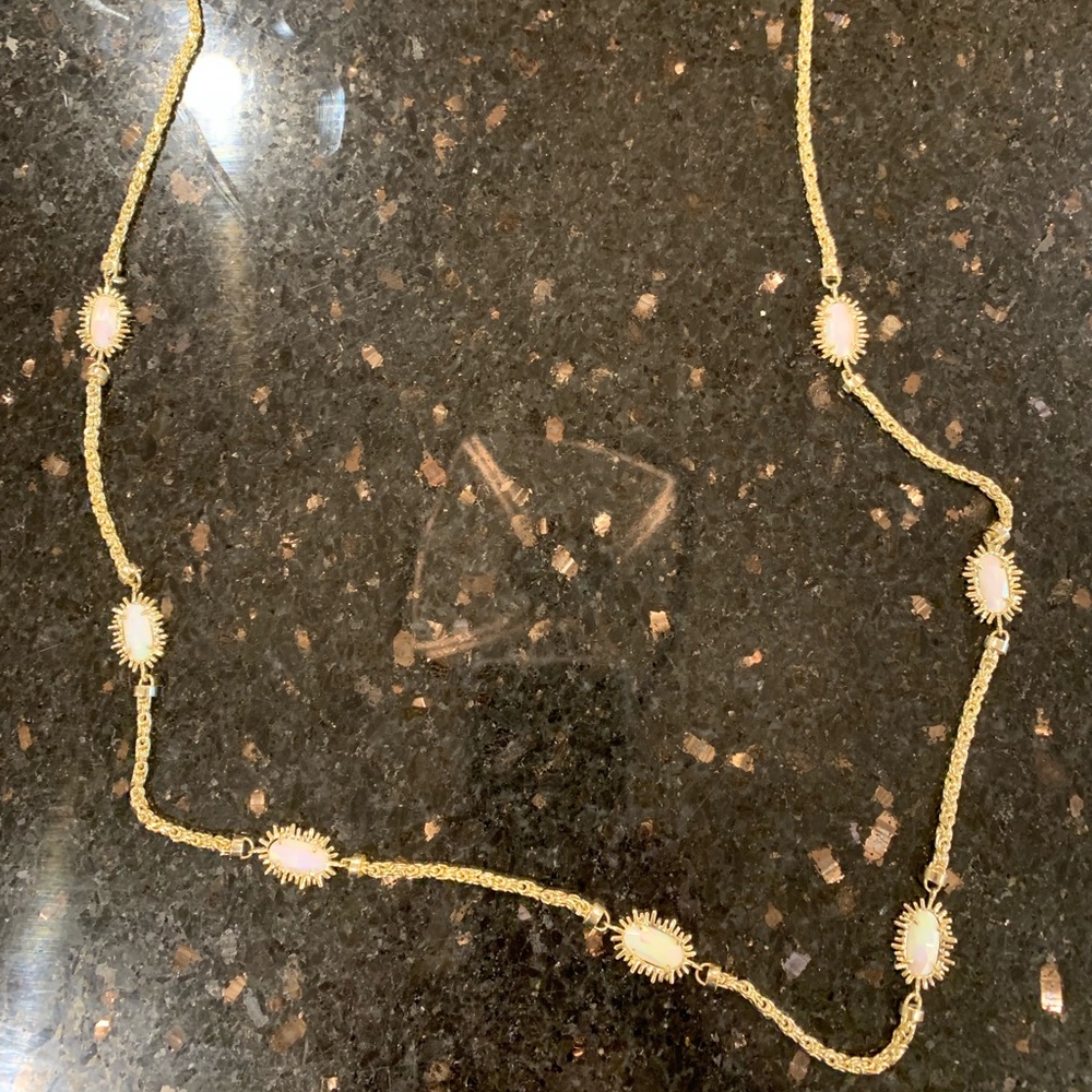 Kendra Scott necklace